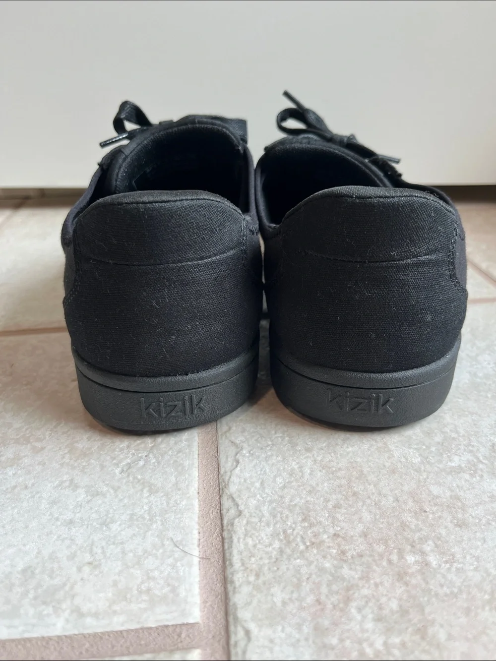EUC Hands-free Kizik Irvine Canvas Sneaker Blackout M 8.5 / W 10 Standard Width